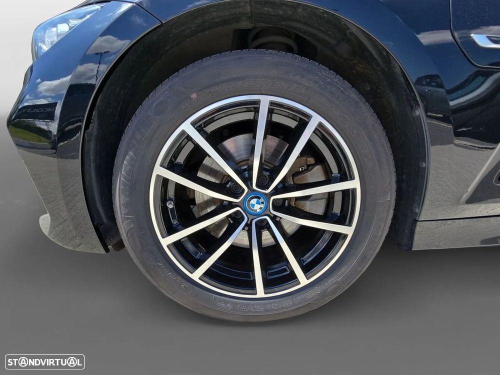 BMW 320 e Touring Corporate Edition Auto - 16