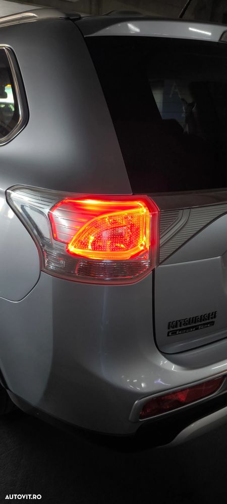 Mitsubishi Outlander - 4