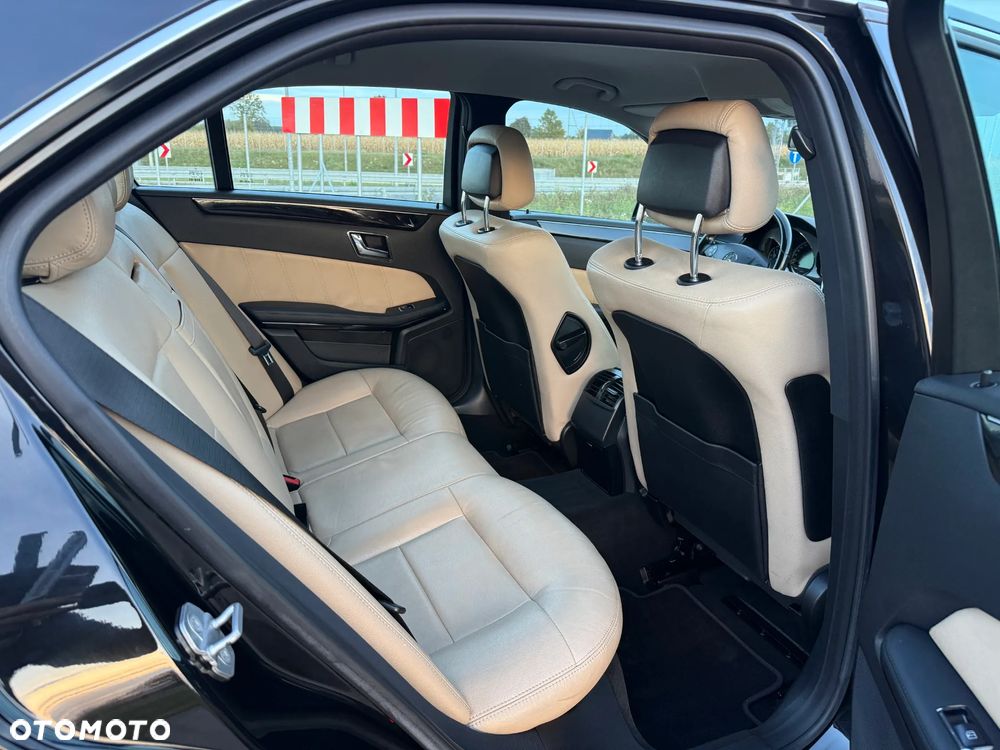 Mercedes-Benz Klasa E 250 T BlueEFFICIENCY 7G-TRONIC Avantgarde - 12