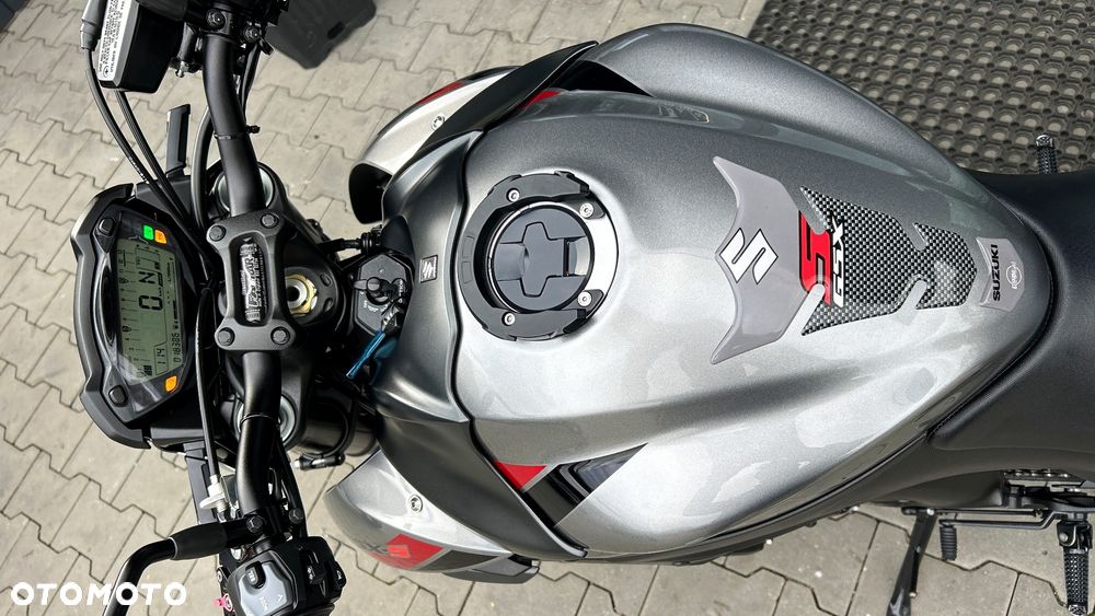 Suzuki GSX 1000 - 21