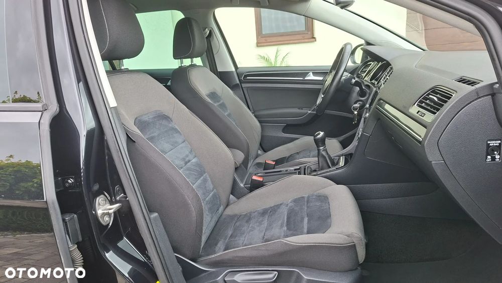 Volkswagen Golf - 10