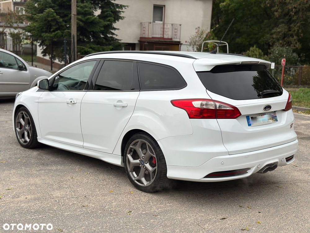 Ford Focus ST - 8
