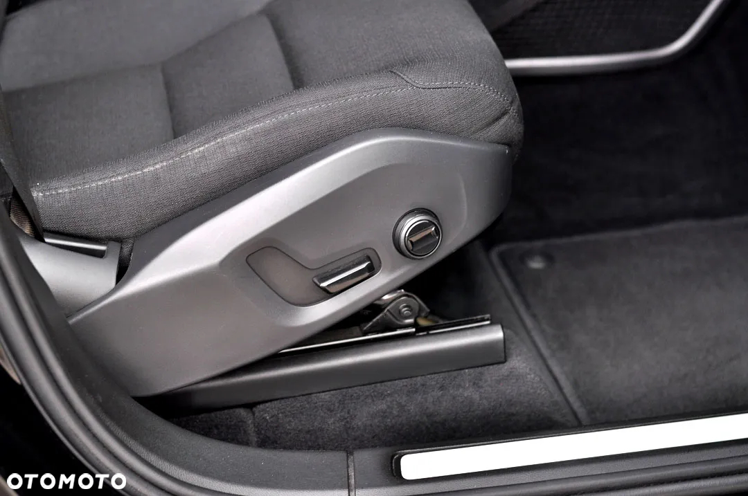 Volvo XC 60 T4 Momentum - 34