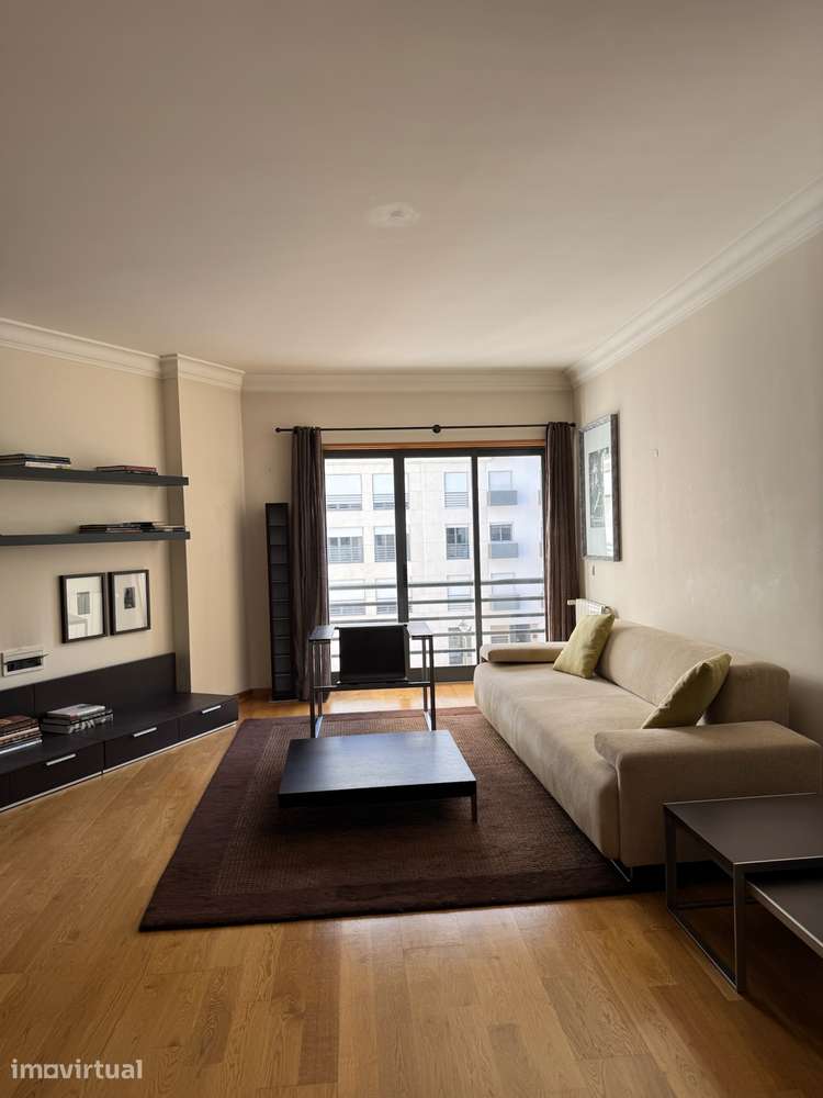 Amplo partamento T3 em excelente estado, com 3 casas de banho - Grande imagem: 2/5