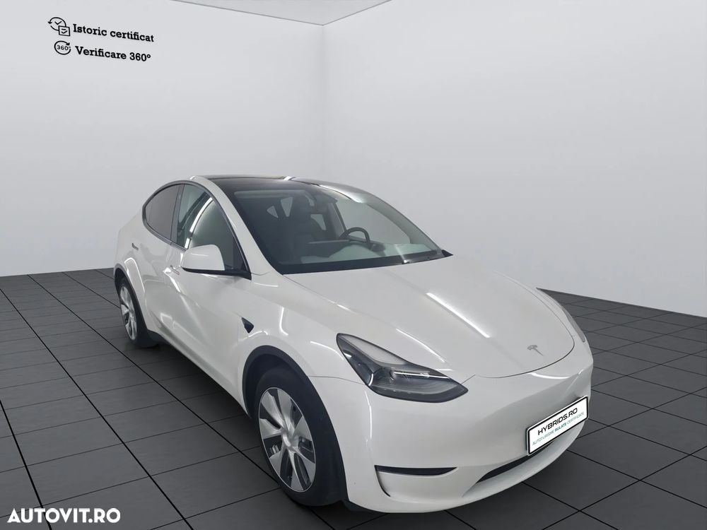 Tesla Model Y - 3