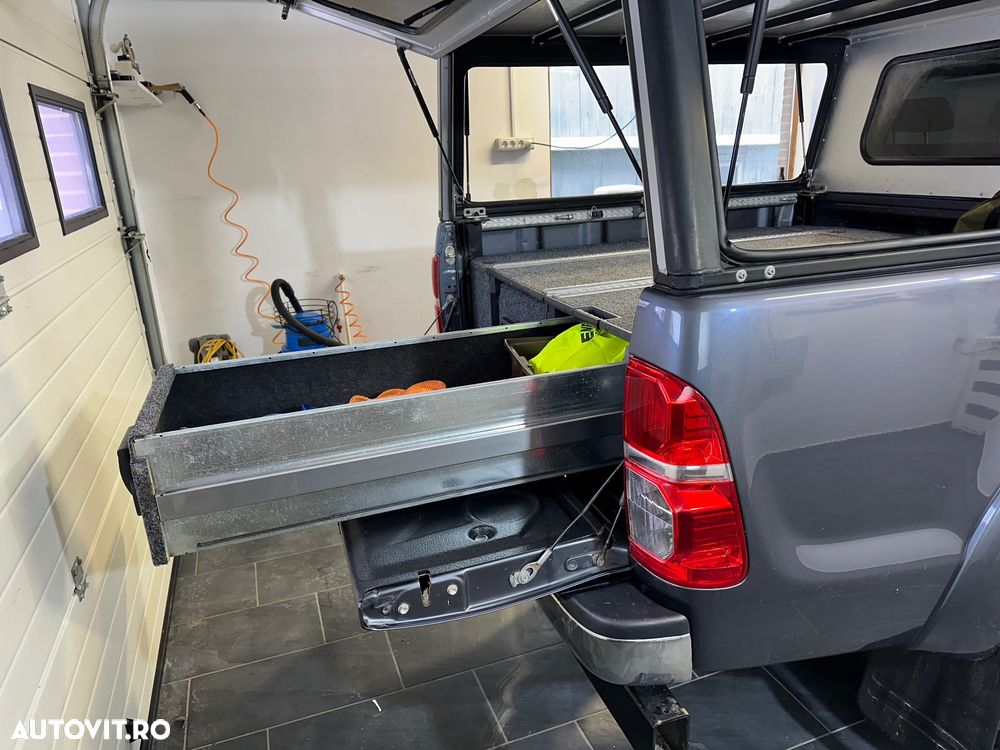 Toyota Hilux - 12