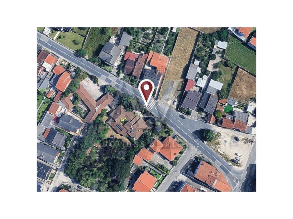 Casa com cave, R/C, anexos e logradouros - MARINHA GRANDE | LEILÃO ... - Grande imagem: 2/9