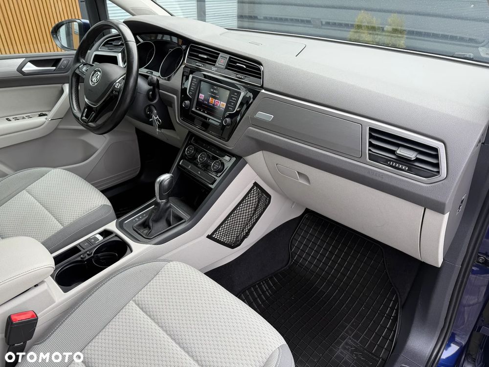 Volkswagen Touran - 19