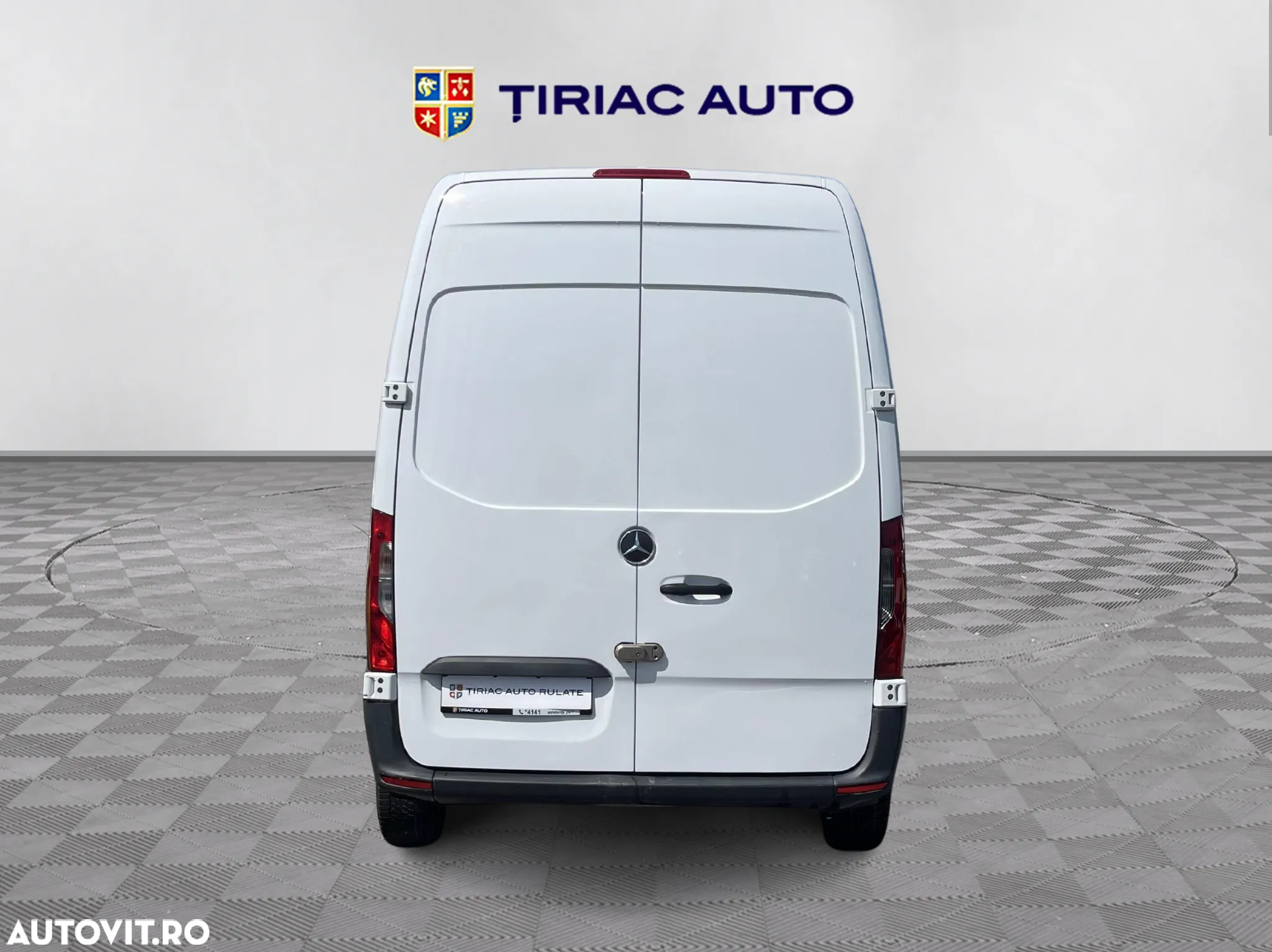 Mercedes-Benz Sprinter - 4
