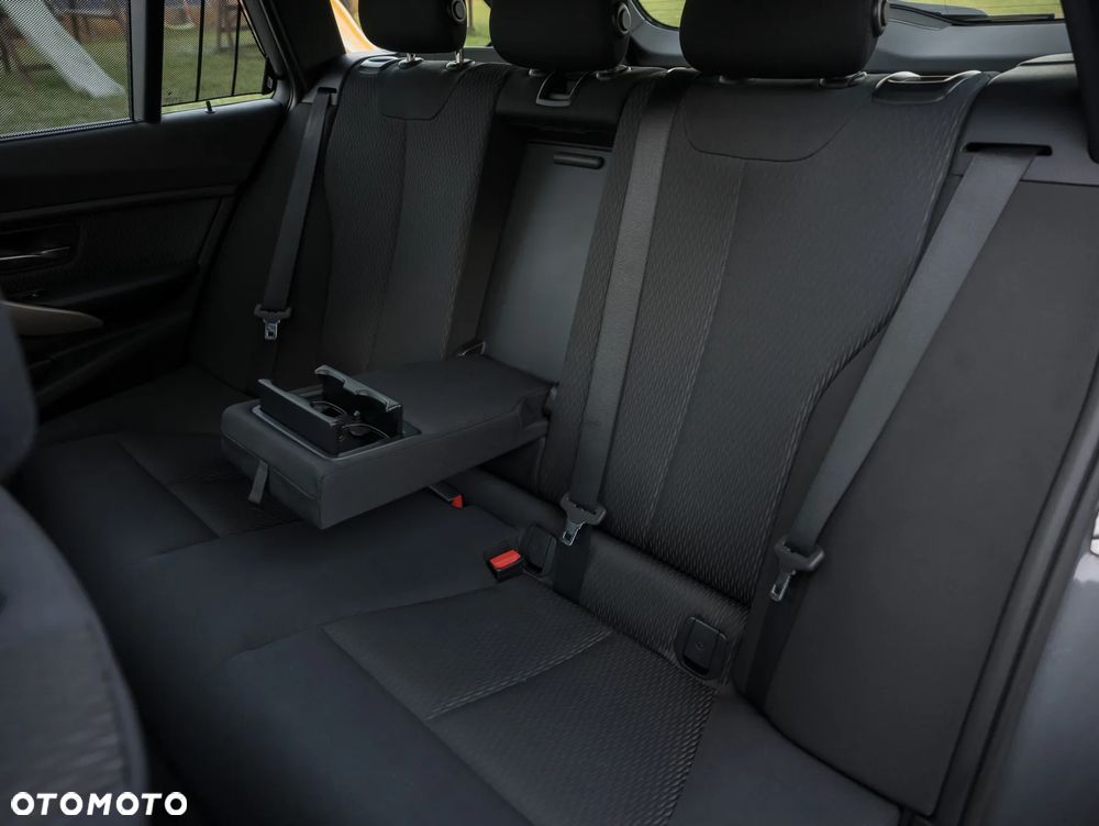 BMW Seria 3 318d Blue Performance - 30