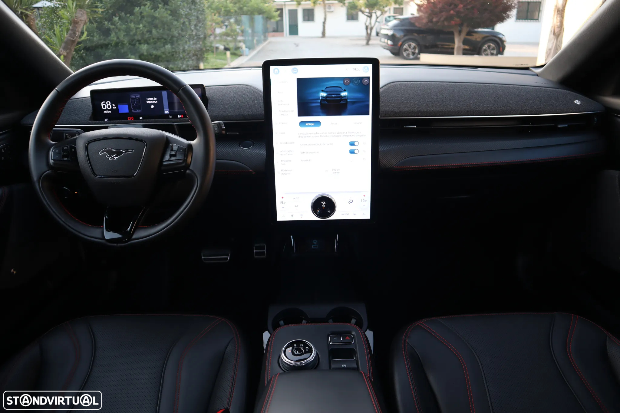 Ford Mustang Mach-E 75.7 kWh Premium AWD - 37