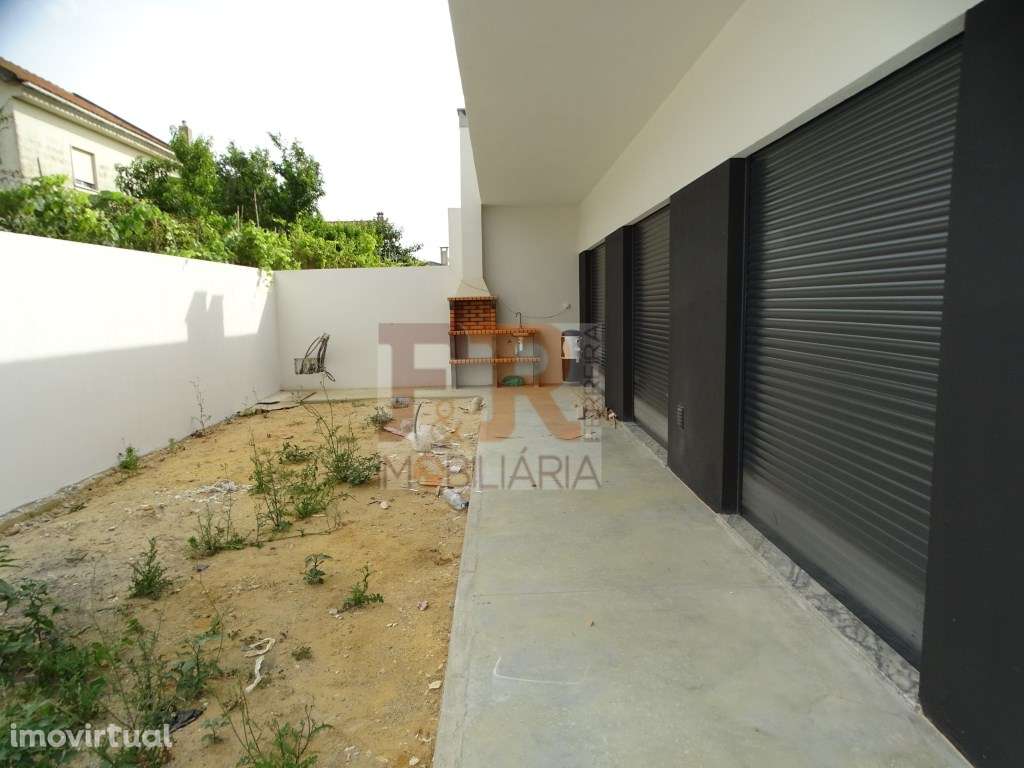 Moradia Isolada Térrea T3+1 Fernão Ferro - Grande imagem: 2/26