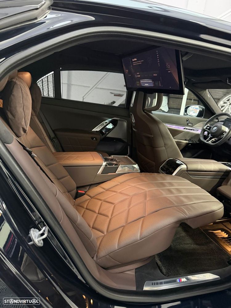 BMW 760 M760e xDrive - 28