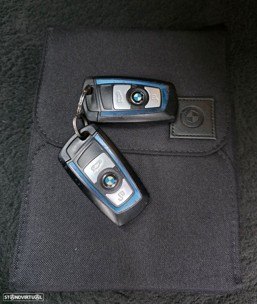 BMW 320 d Touring Pack M - 29