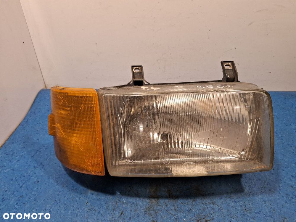 VOLKSWAGEN TRANSPORTER T4 REFLEKTOR PRAWY - 1