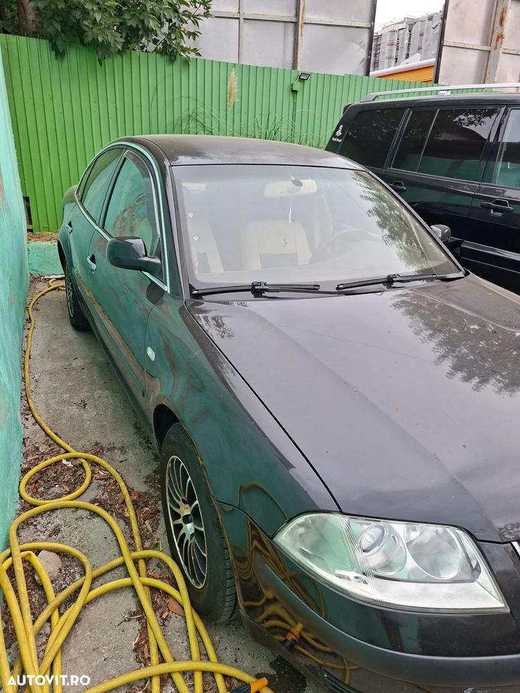 Volkswagen Passat - 1