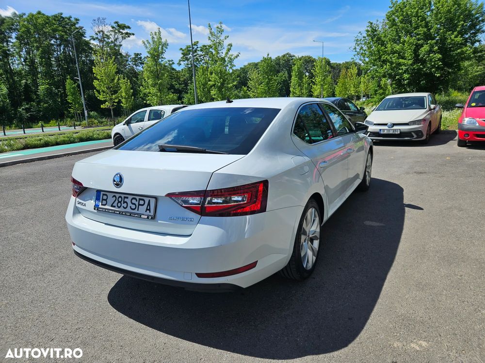 Skoda Superb 2.0 TDI DSG Ambition - 4