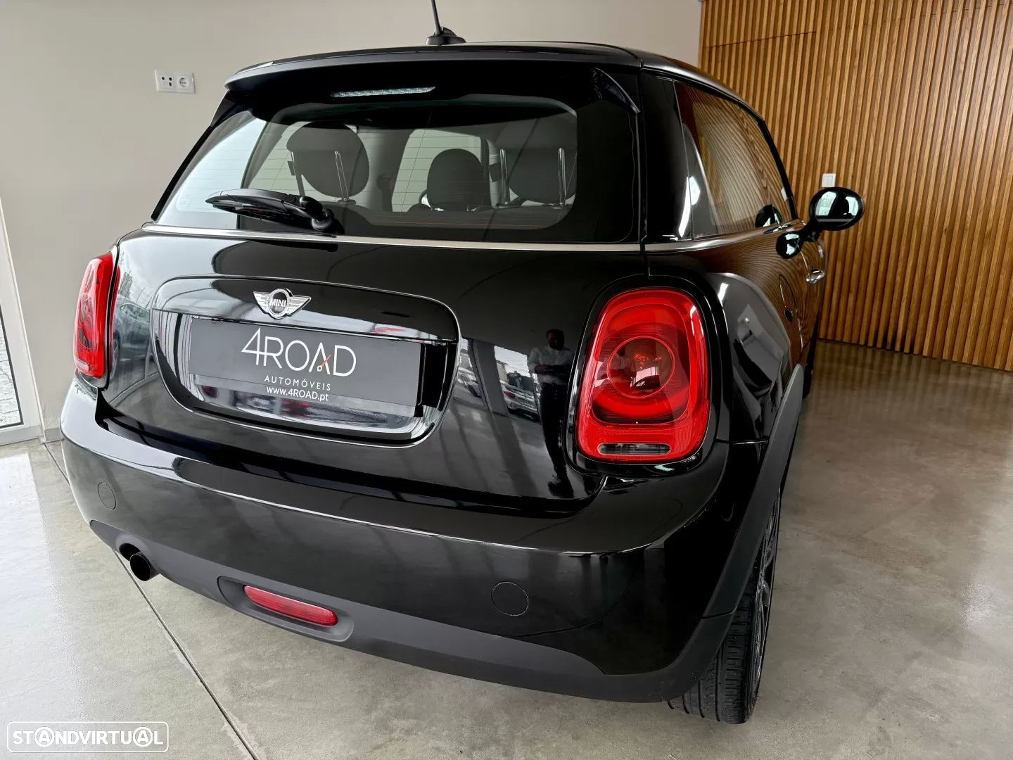 MINI 3 Portas One D - 17