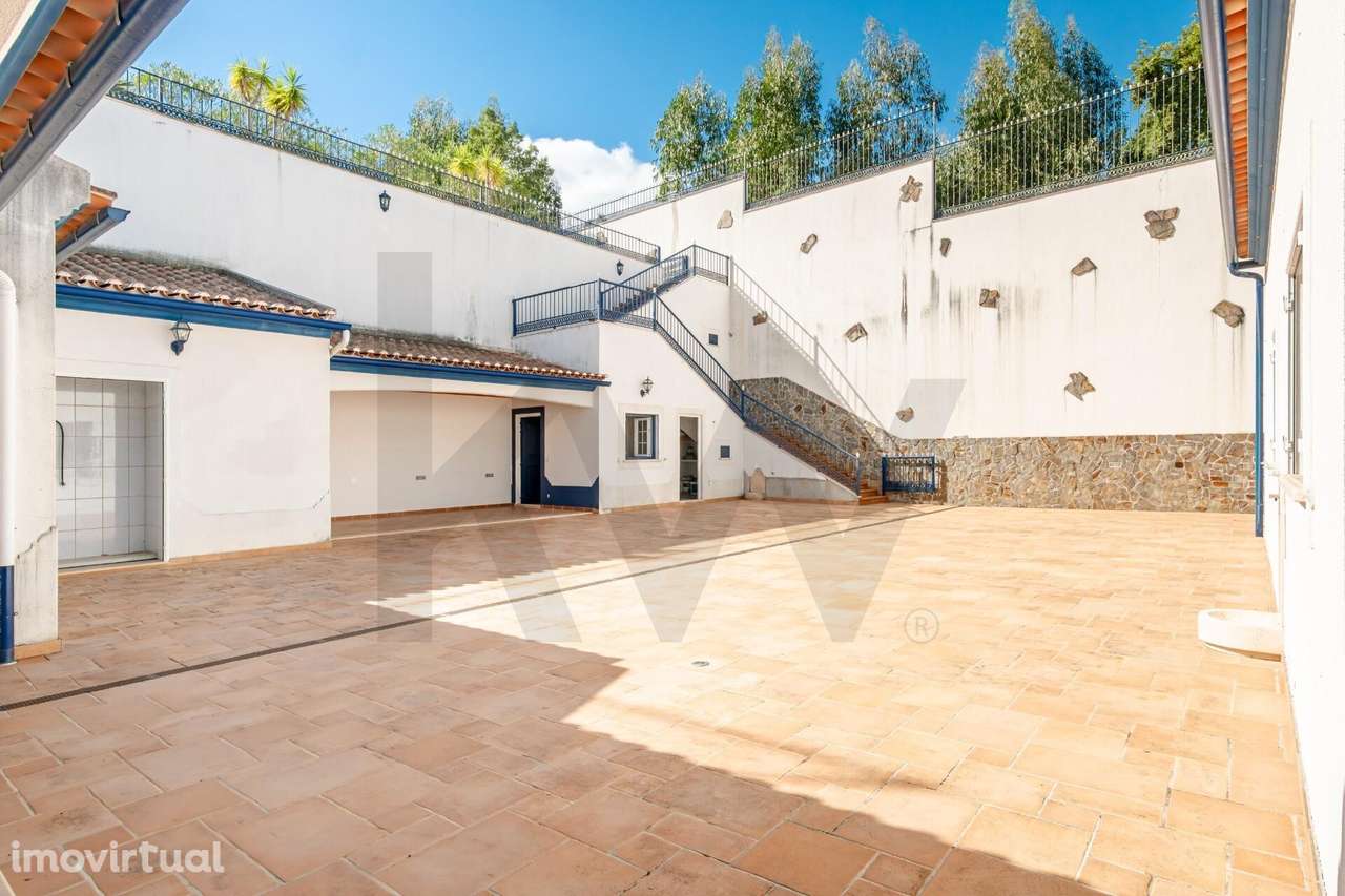 Moradia T5 (3 Suítes) - com 734 m2 de área sobre 6377 m2de terreno - S - Grande imagem: 3/32