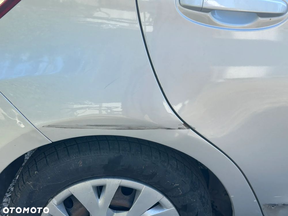 Toyota Yaris Hybrid 100 Dynamic EU6 - 9