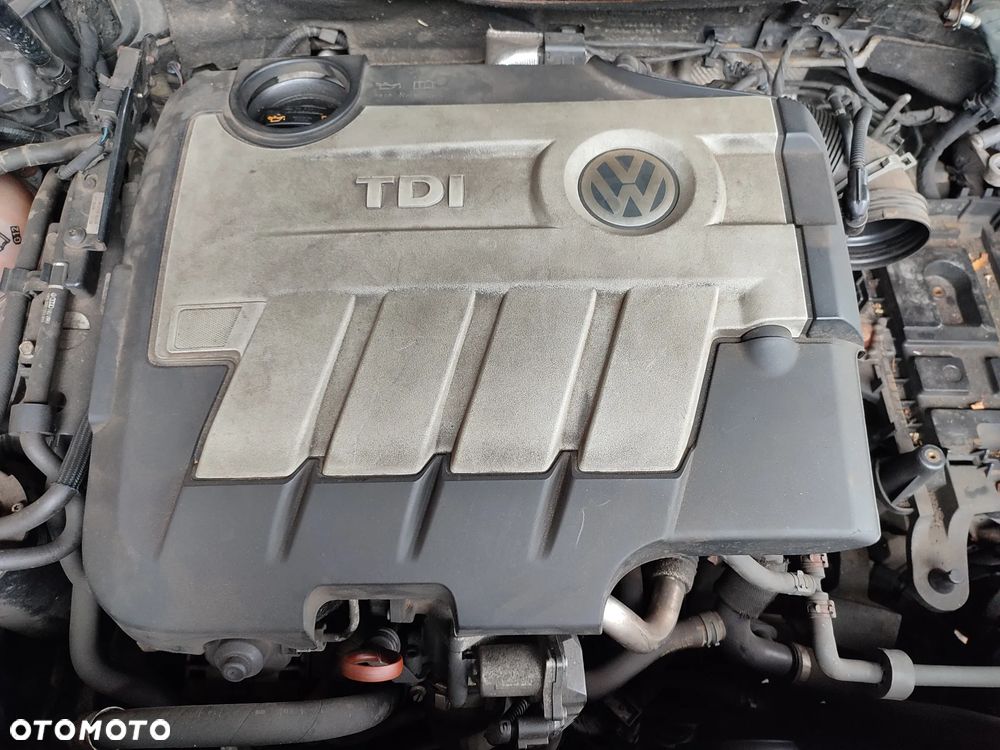 VW Passat B6 2.0 TDI osłona górna pokrywa silnika - 1