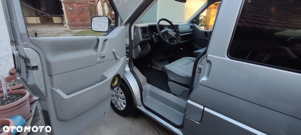 Volkswagen Caravelle - 38