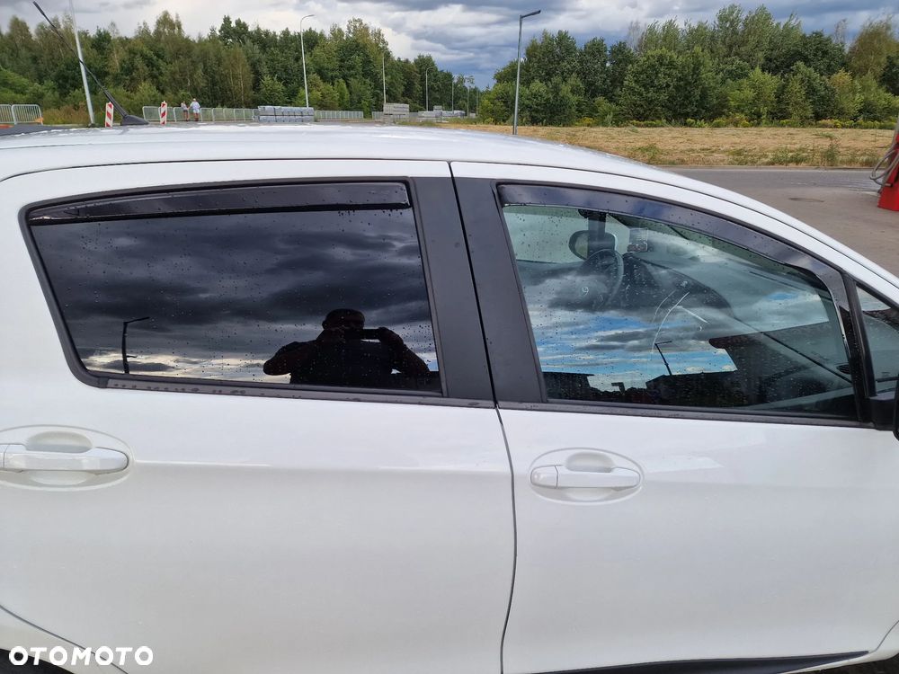 Toyota YARIS - 13