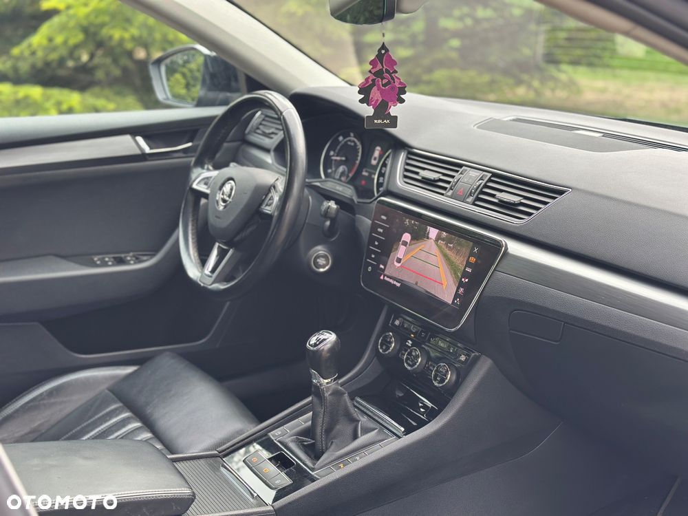 Skoda Superb 2.0 TDI Premium Edition - 29