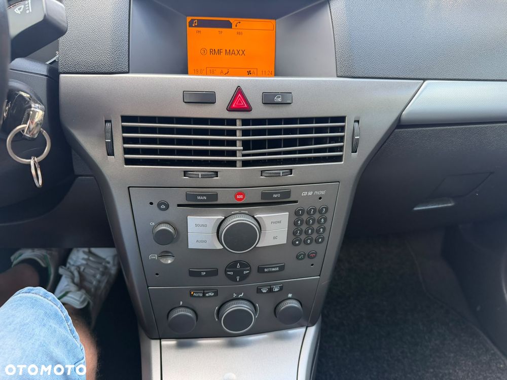 Opel Astra 2006 photo 2