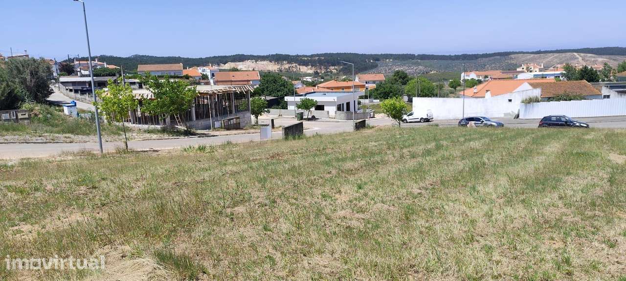 Lote Urbano com Projeto Aprovado | Moradia de 3 Pisos com Piscina | La - Grande imagem: 2/14
