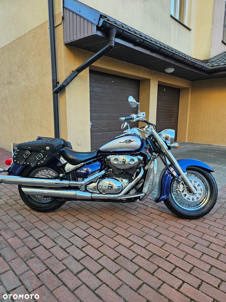 Suzuki Intruder - 1