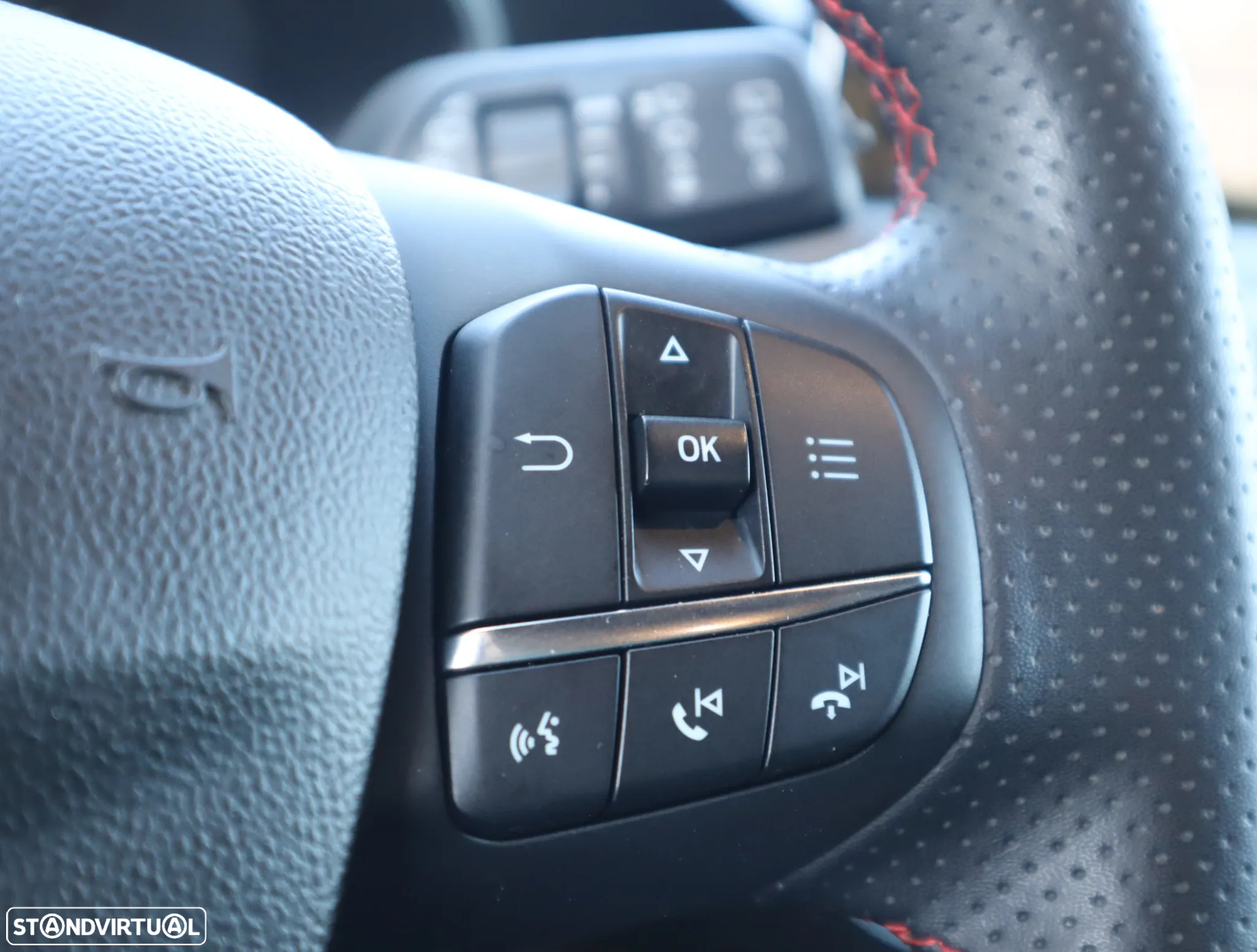 Ford Focus 1.0 EcoBoost MHEV ST-Line - 40