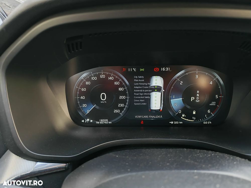 Volvo XC 60 B4 MHEV AWD R-Design - 9