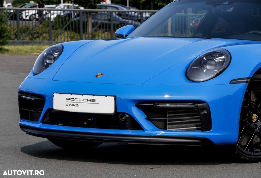 Porsche 911 Carrera 4 GTS PDK - 3