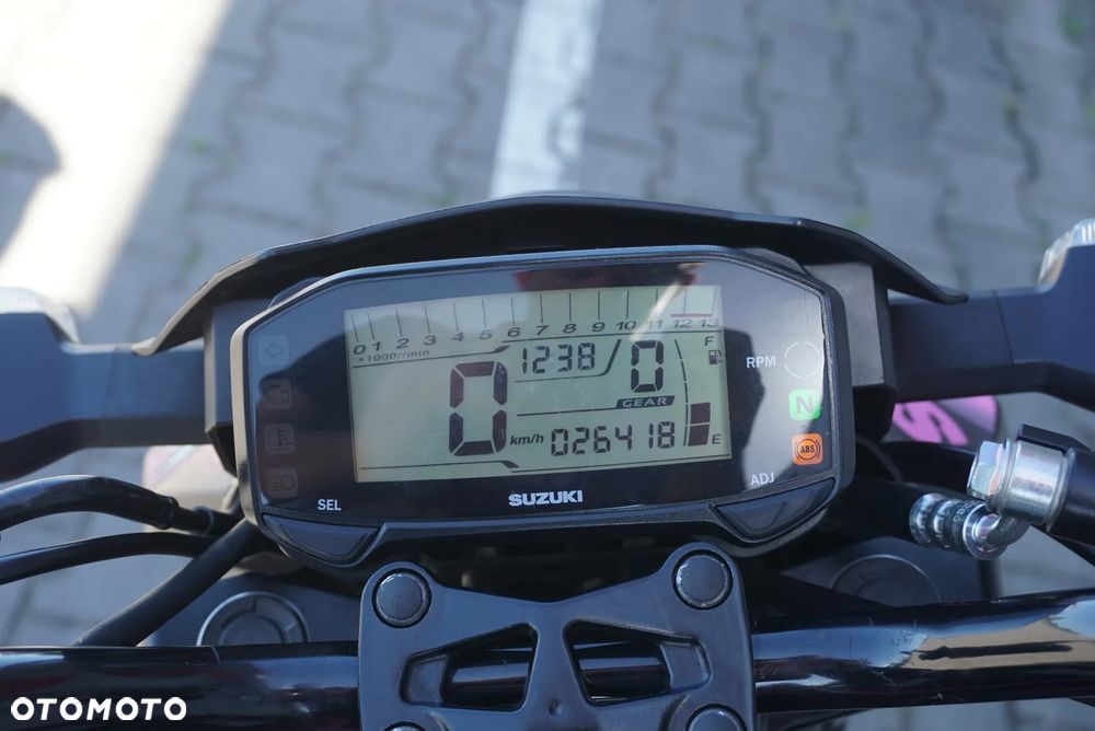 Suzuki GSX - 18