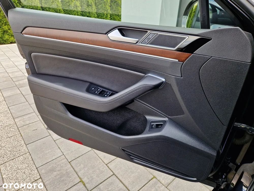 Volkswagen Passat 2.0 TDI (BlueMotion Technology) Highline - 32