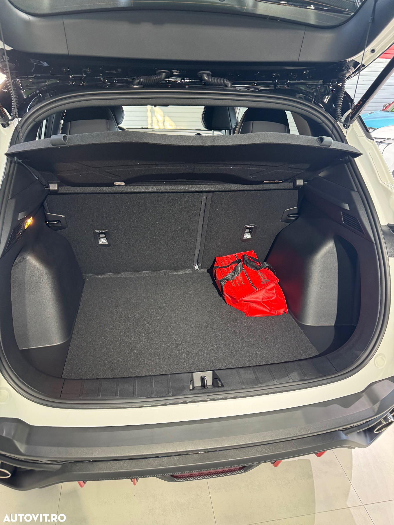 Geely Coolray - 4