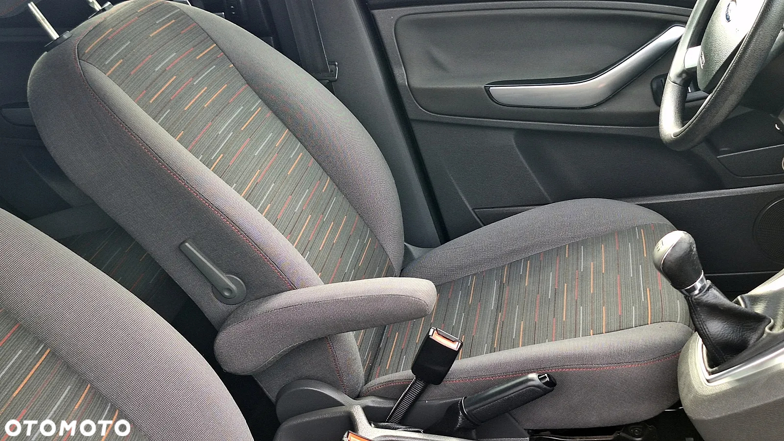 Ford C-MAX 1.6 Ambiente - 22
