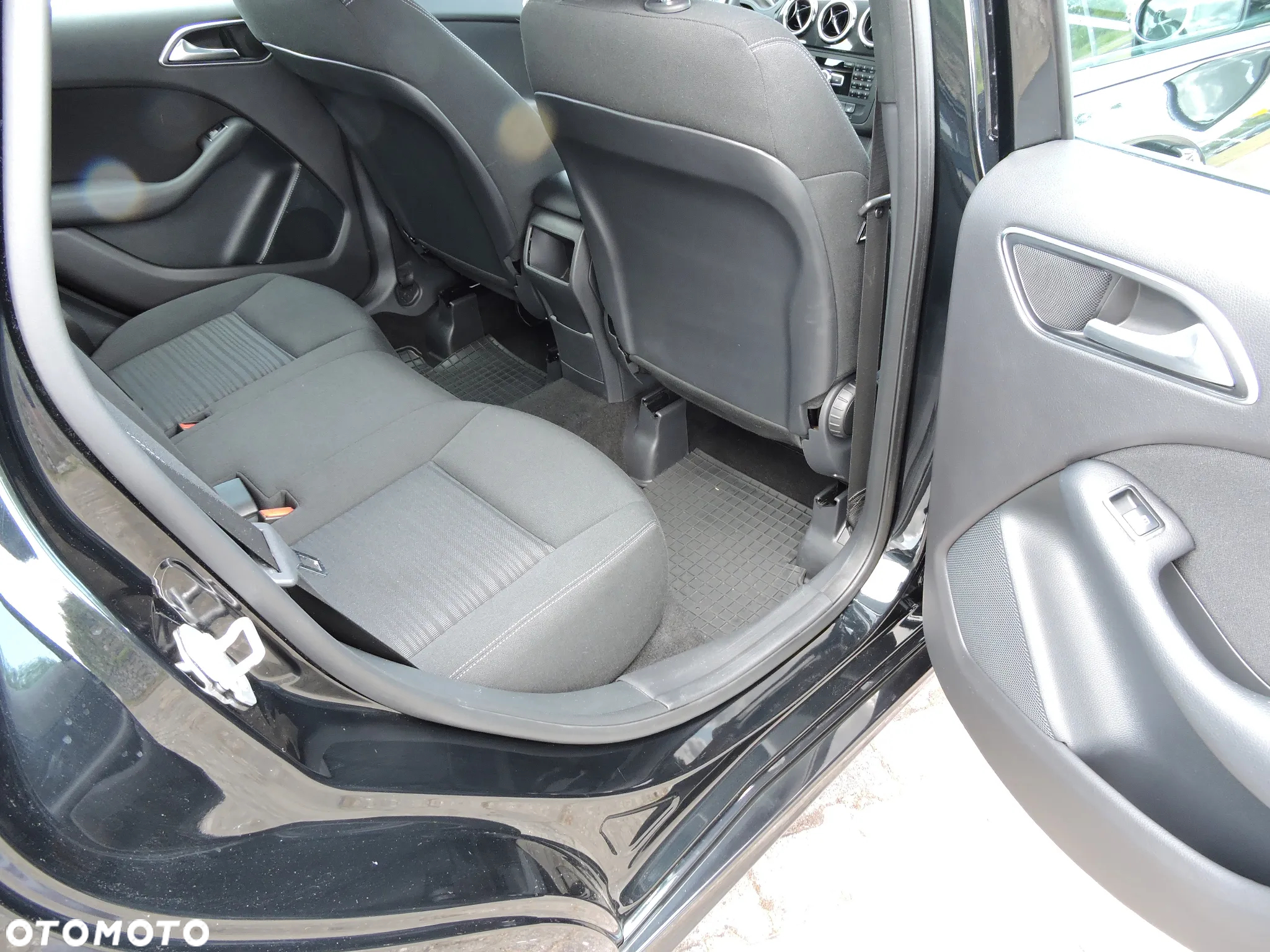 Mercedes-Benz Klasa B 180 CDI (BlueEFFICIENCY) - 18