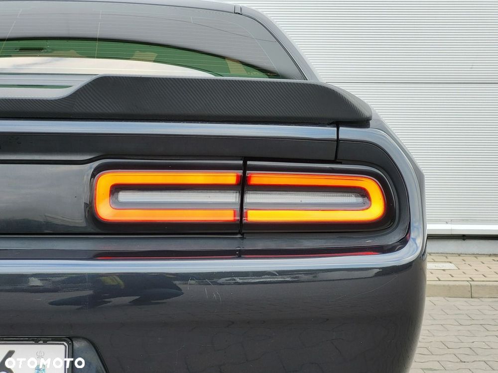 Dodge Challenger - 16