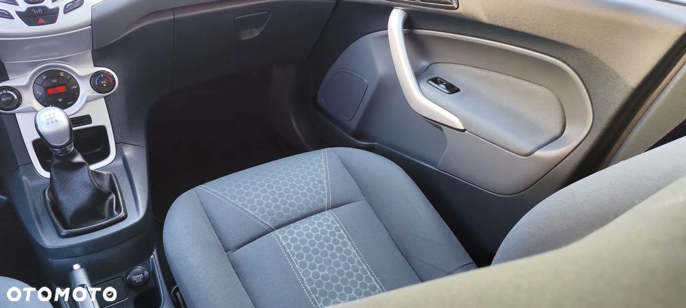 Ford Fiesta 1.25 Titanium - 38