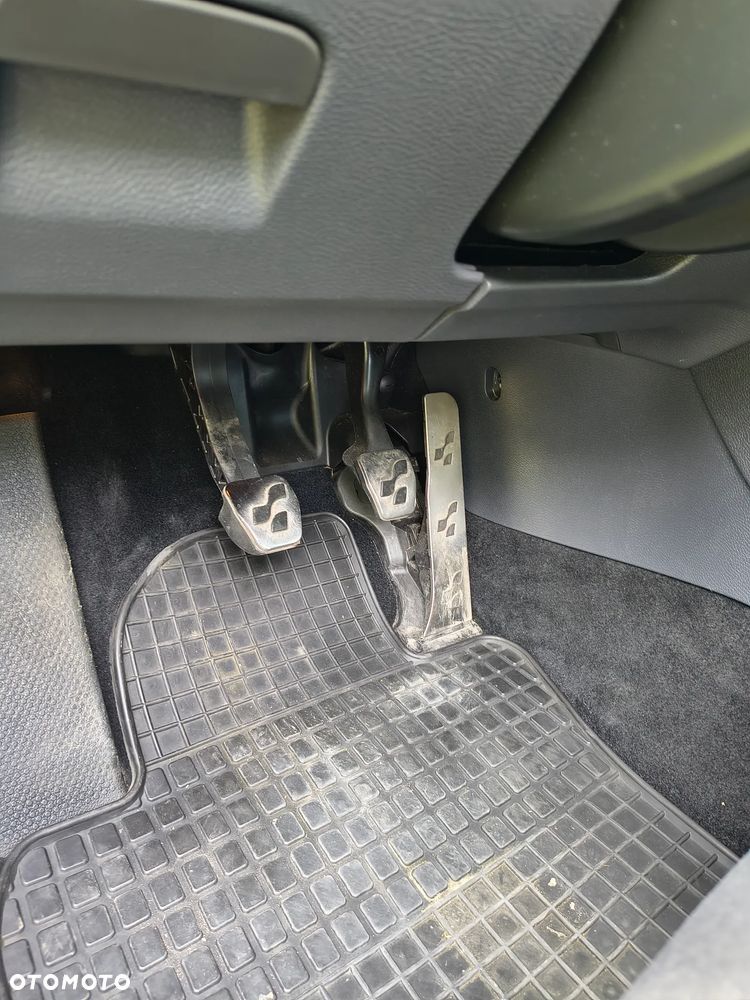 Volkswagen Golf R32 - 16