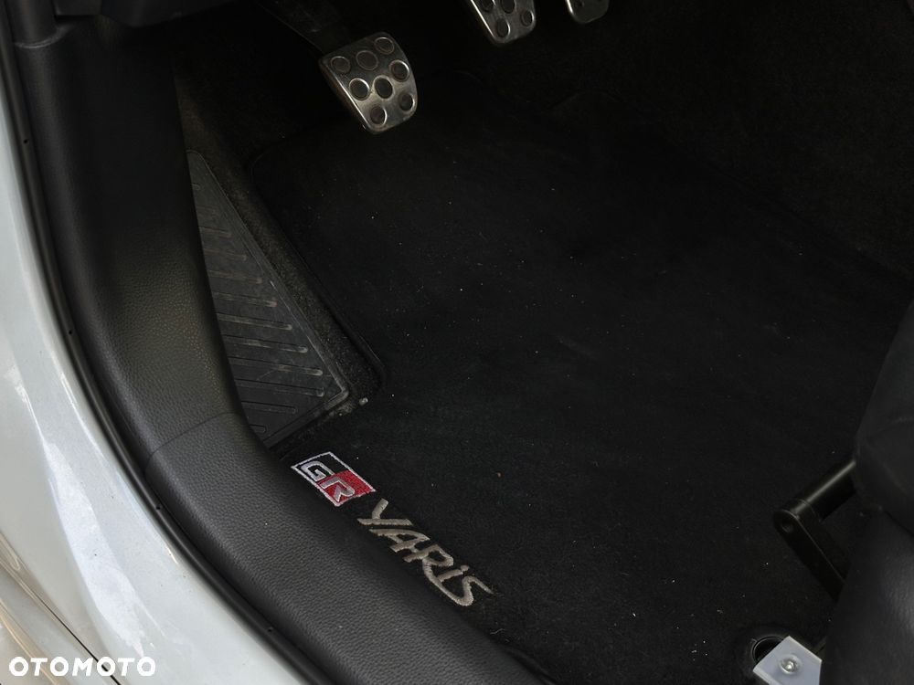 Toyota GR Yaris 1.6 Dynamic - 28