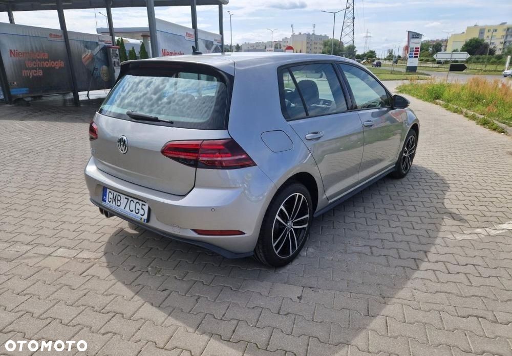 Volkswagen Golf - 6