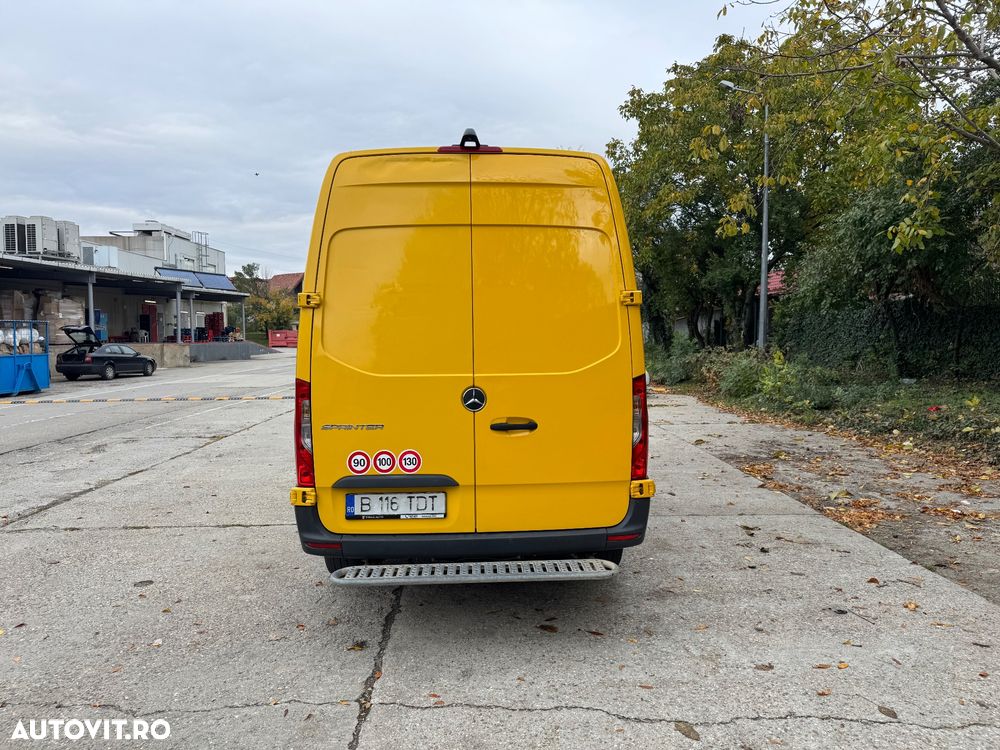 Mercedes-Benz Sprinter - 11