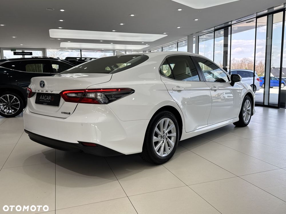 Toyota Camry - 5