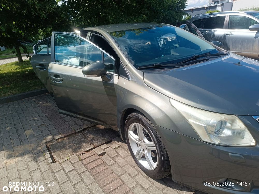 Toyota Avensis 1.8 Sol - 14