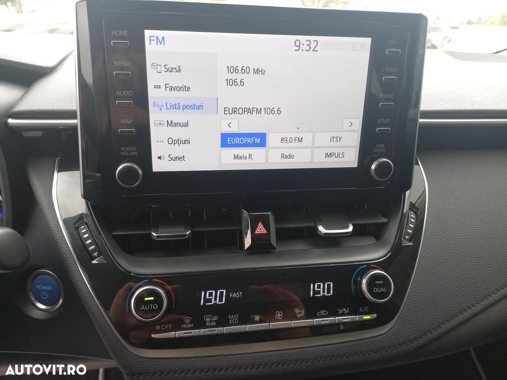 Toyota Corolla 1.8 HSD Business - 21