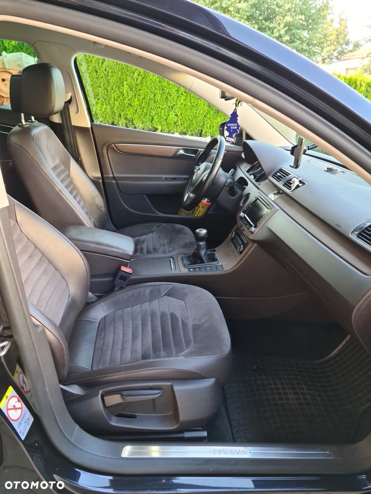Volkswagen Passat 2.0 TDI Comfortline - 12