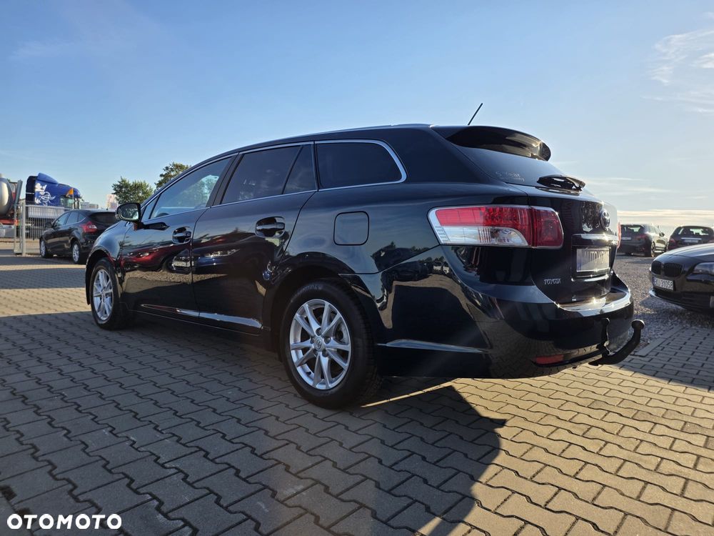 Toyota Avensis 2.0 D-4D Executive - 19
